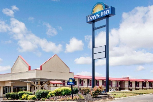 Days Inn by Wyndham Knoxville West image 10