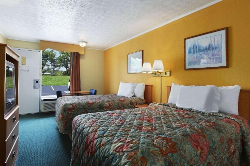 Days Inn by Wyndham Knoxville West image 2