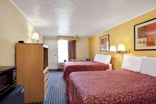 Days Inn by Wyndham Knoxville West image 7